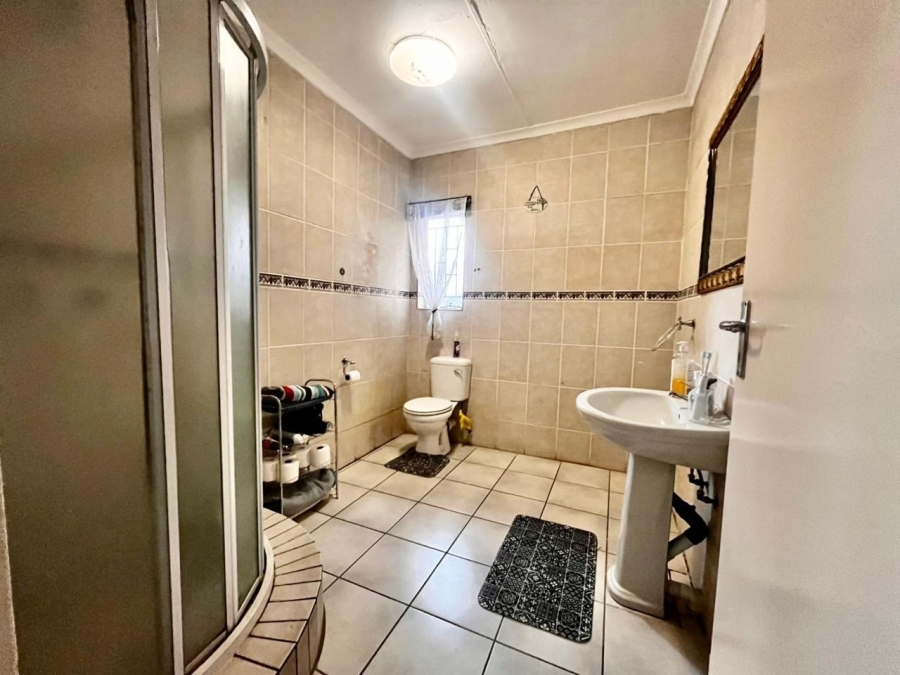 5 Bedroom Property for Sale in Waterval East North West